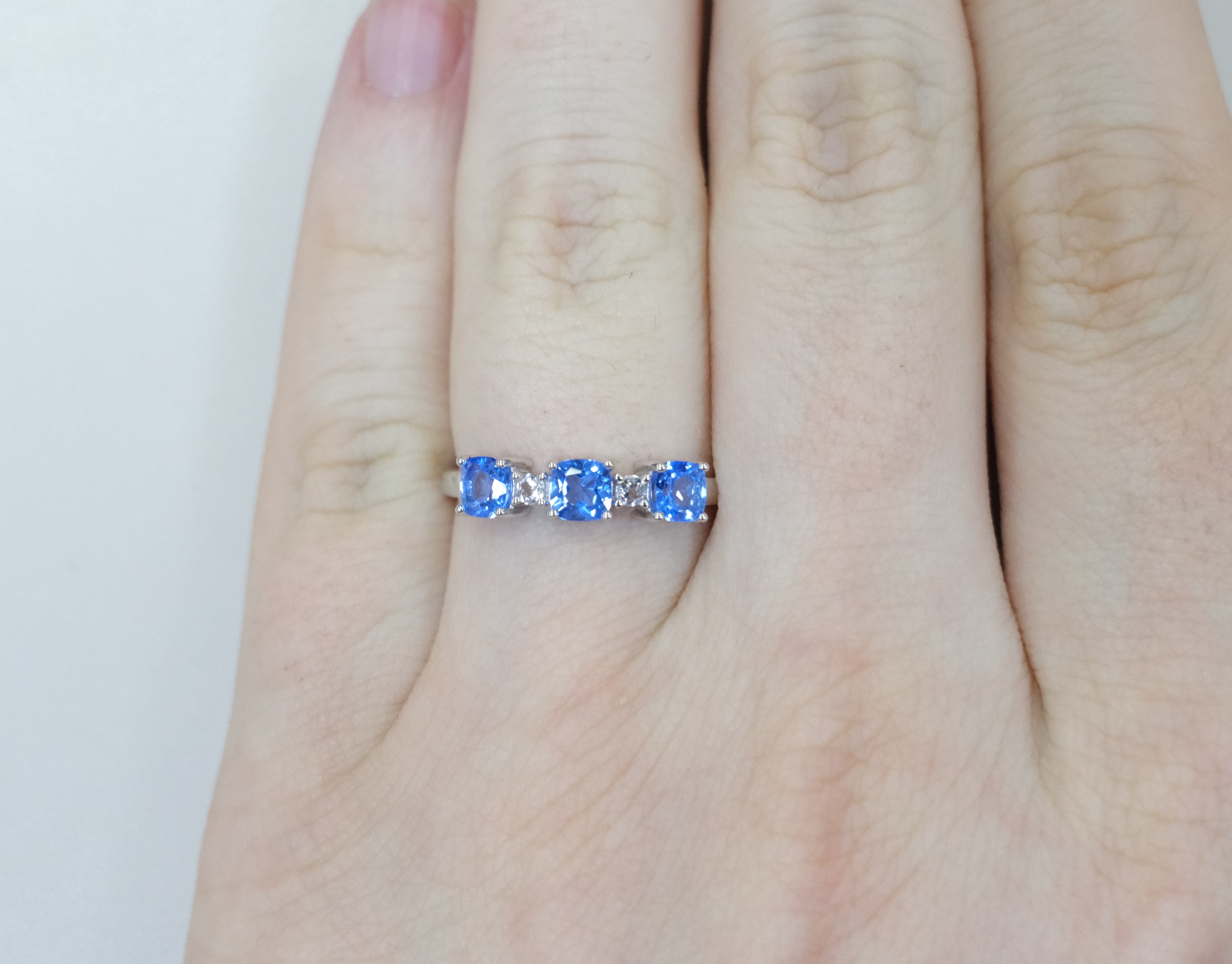 Серебряное кольцо с топазом Индиго